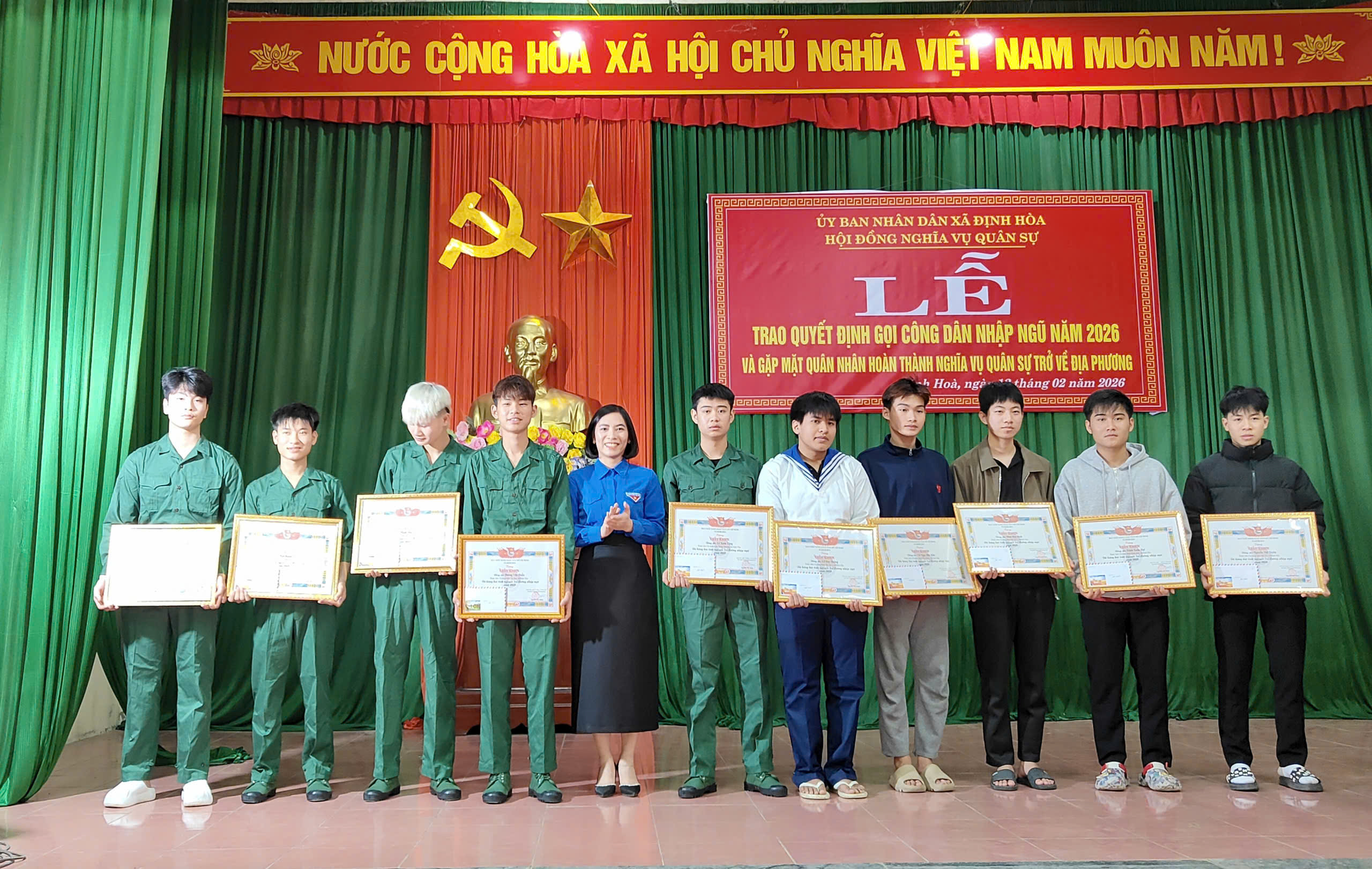 Anh-tin-bai